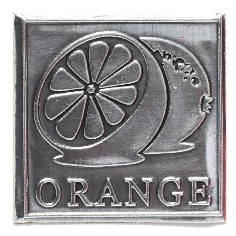 Cínová etiketa „Orange“, štvorcová, kovová, strieborná Cínová etiketa „Orange“, štvorcová, kovová, strieborná