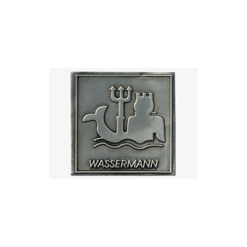 Cínová etiketa „Wassermann“, štvorcová, kovová, strieborná Cínová etiketa „Wassermann“, štvorcová, kovová, strieborná